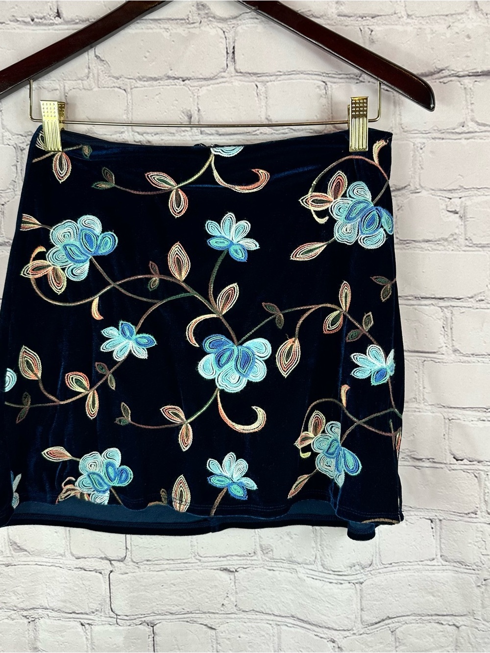 mi ami Embroidered Floral Velvet pencil Mini Skirt women S boho feminine